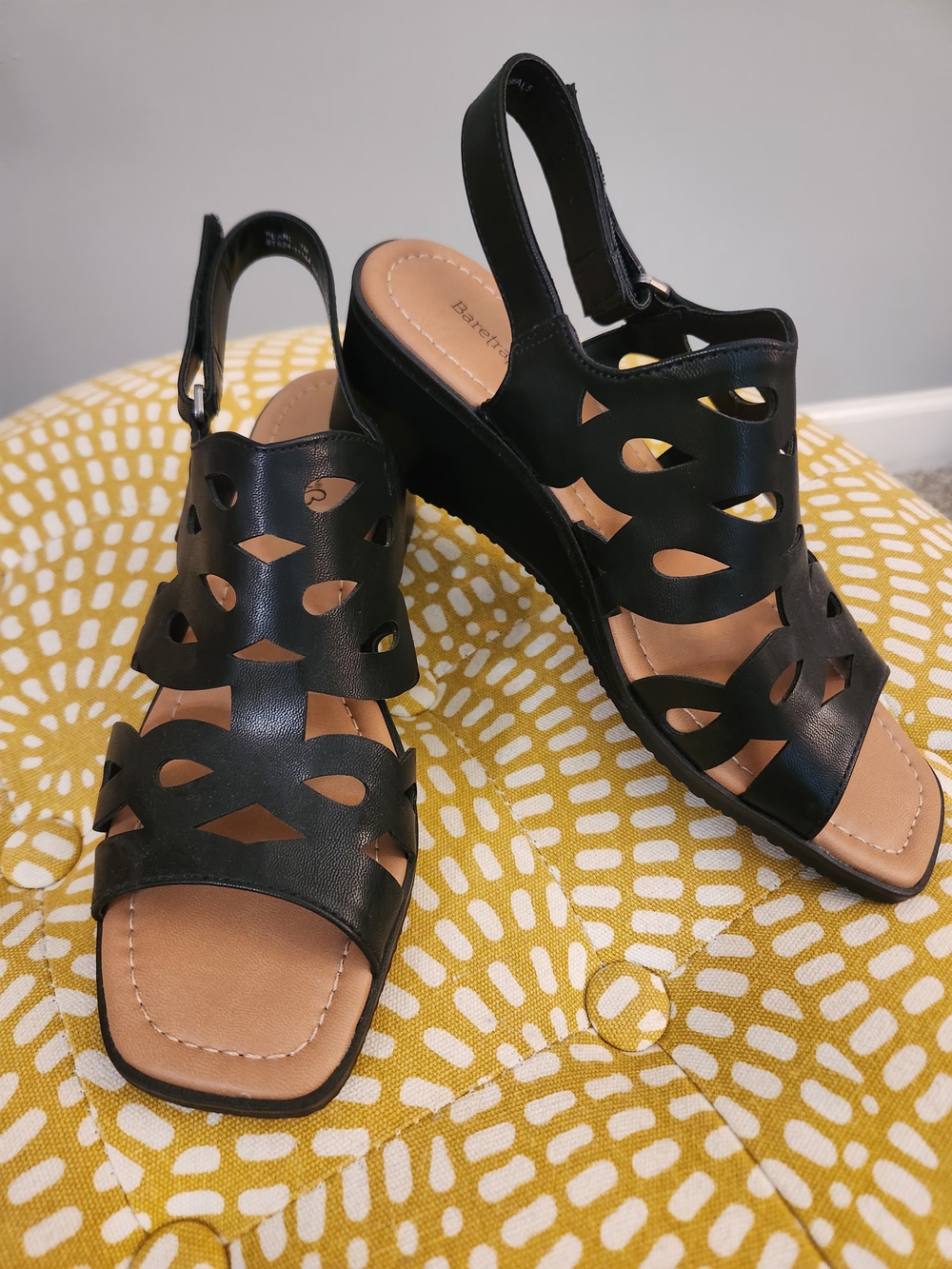 Baretraps Pearl Cutout Wedge Sandals. Black- Size 7.  NWOT.
